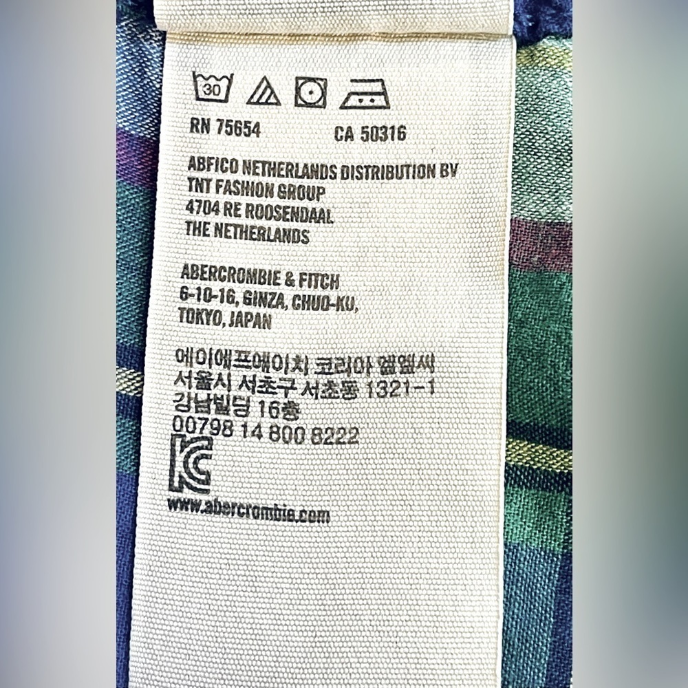 Hollister plaid button down shirt. - Picture 6 of 7